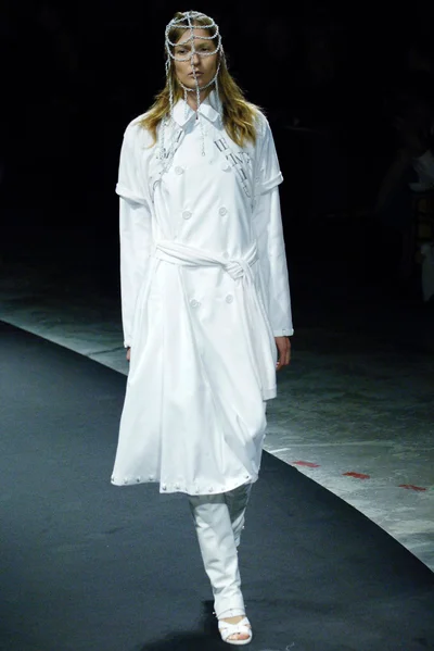 Look 28